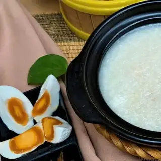 Cháo trắng - 2 trứng muối - 30.000 ₫ tại Cháo Ếch Singapore Chú Tư - Điện Biên Phủ