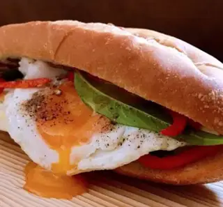 Hình ảnh Bánh mì pate trứng