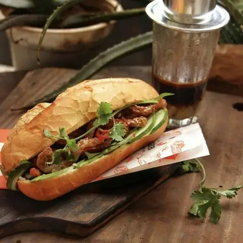 Hình ảnh Bánh Mì 5 Châu & Tiệm Cà Phê Trà Sữa Chị Em - Tây Hòa