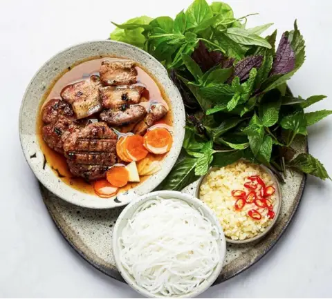 Hình ảnh Bún Chả & Bánh Cuốn Nóng 111 - Hạ Yên Quyết