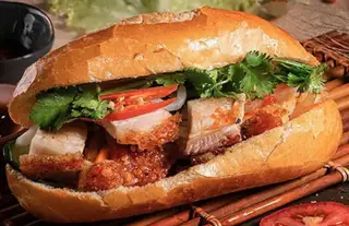 Bánh Mì Heo Quay - 40.000 ₫ tại Bánh Mì Đại Phát 4 - Huỳnh Tấn Phát