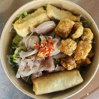 Hình ảnh Bún nước tương chả giò - đậu hũ - mít hầm - tóp mỡ