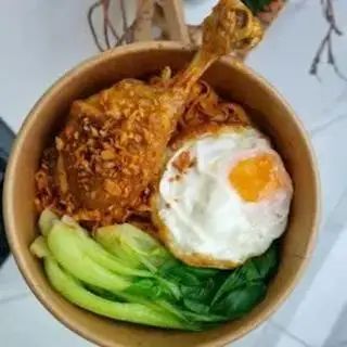 Hình ảnh Mì trộn đùi gà sốt mắm tỏi - lòng đào