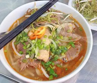 Bún bò thịt nạm - 1 phần - 60.000 ₫ tại Phở Bò & Bún Bò Cô Lành - Lê Văn Sỹ