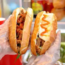 Bánh mì chả cá - trứng ốp la - 25.000 ₫ tại Bánh Canh Chả Cá Phan Rang & Bánh Mì Chả Cá - Ni Sư Huỳnh Liên