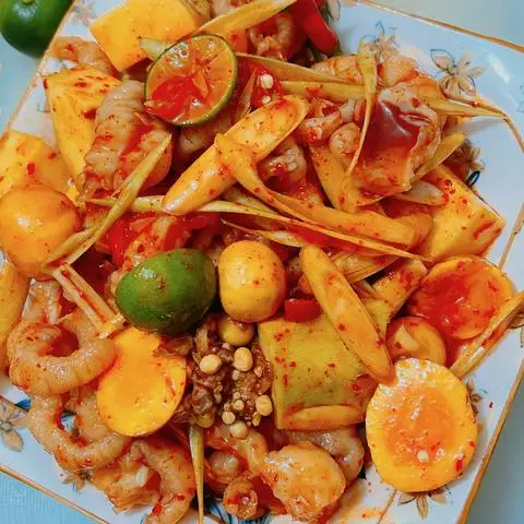 Hình ảnh Bếp Nhà Kem - Chân Gà Sả Tắc & Sốt Thái - Lê Cơ