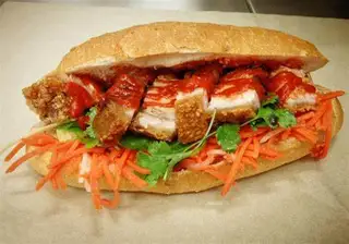 Bánh mì heo quay - 30.000 ₫ tại Bánh Mì Hồng Ngọc - Gò Dầu