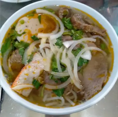 Bún bò tái - 52.000 ₫ tại Bún Bò Siêng - Phạm Hùng