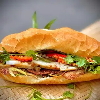 Bánh mì thập cẩm chay - 25.000 ₫ tại BẾP NHÀ TULIP - Bánh Mì Chay - Cư Xá Phú Lâm B