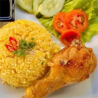 Cơm chiên gà - ốp la - 53.000 ₫ tại Cơm Gà Xối Mỡ Mạnh Đức - Phạm Văn Xảo