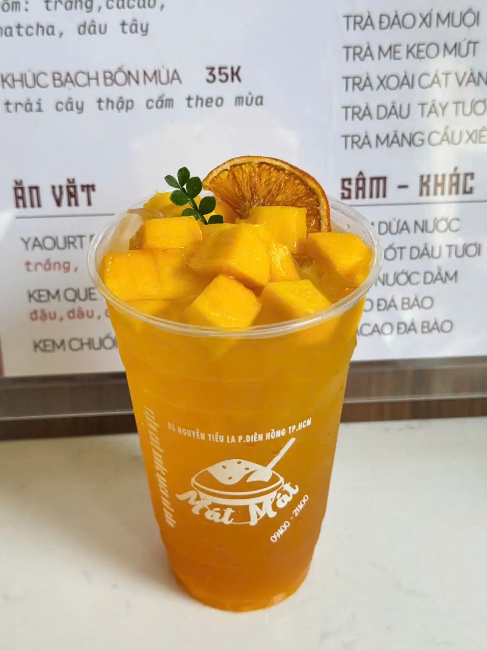 Trà xoài cát vàng - 38.000 ₫ tại Tiệm Chè Mát Mát - Khúc Bạch & Trà - Nguyễn Tiểu La