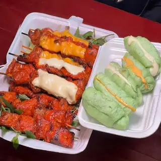Hình ảnh Bánh bao - thịt xiên nướng