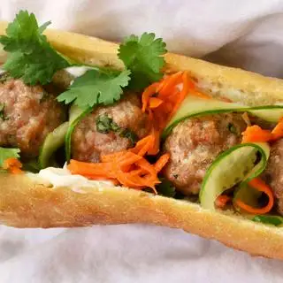 Hình ảnh Bánh mì xíu mại