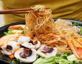Hủ tiếu xào hải sản - 70.000 ₫ tại Hủ Tiếu Xào & Mì Xào Giòn Hồng Sơn - Đề Thám