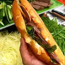 Bánh mì chả bò - 22.000 ₫ tại Bánh Mì Tuấn Mập - Lãnh Binh Thăng