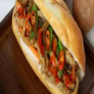 Hình ảnh Bánh mì chả cá trứng