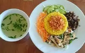 Cơm gà ta xé phay - nhỏ - 60.000 ₫ tại Cơm Gà Ta Ngũ Sắc & Lẩu Gà Ta 24h - Bảy Hiền