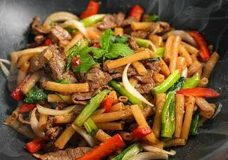 Nui xào nhiều bò - 45.000 ₫ tại Cô Yến - Mì Xào Bò, Nui Xào & Bún Gạo - Trần Quang Long