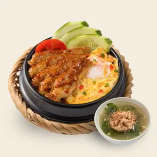 Hình ảnh Cơm thố nọng heo rim nước dừa