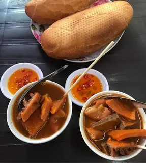 Phá lấu bánh mì - phần lớn - 45.000 ₫ tại Phá Lấu Chị Bảy - Dương Bá Trạc