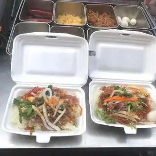 Xôi mặn thập cẩm - 35.000 ₫ tại Bánh Mì, Xôi Mặn & Heo Quay Chú Béo - Cách Mạng Tháng 8