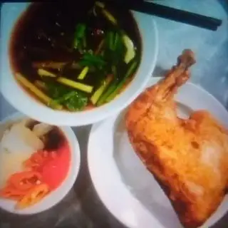 Mì đùi gà chiên. chua hop - 75.000 ₫ tại Mì Vịt Tiềm A Hìn - Thành Thái