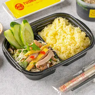 Cơm Gà Xé Gỏi - 59.000 ₫ tại Cơm Gà Tường Vy - Cơm Gà, Cháo Gà & Miến Gỏi - Nguyễn Thượng Hiền