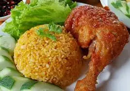 Cơm gà sốt mắm tỏi - đùi góc tư - 80.000 ₫ tại Cơm Gà Xối Mỡ Tuấn Phong - Đỗ Nhuận