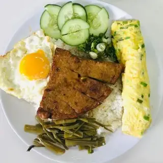 Cơm chả cá trứng chiên ốp la - 80.000 ₫ tại Cơm Tấm Sườn Que - Nguyễn Thị Minh Khai