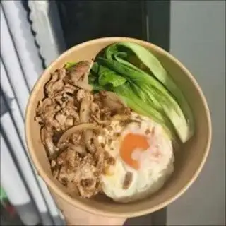 Hình ảnh Mì trộn thăn bò sốt tiêu - lòng đào