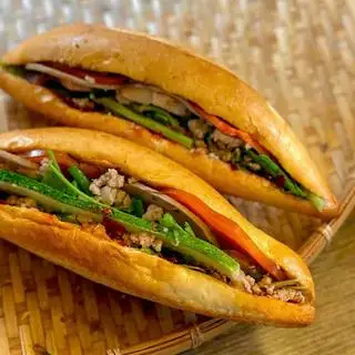 Bánh mì chả - 38.000 ₫ tại Bánh Mì An Hội An - Lê Văn Lương