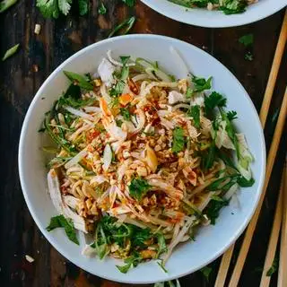 Hình ảnh Mì trộn gà xé