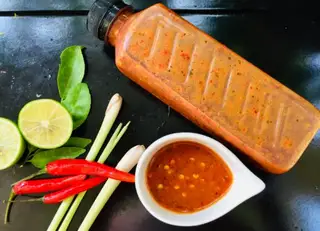 Hình ảnh 1 hộp sốt chấm