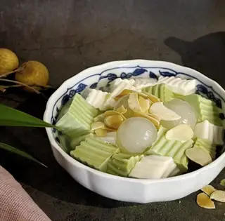 Chè khúc bạch - 35.000 ₫ tại Chè Thái 147 - Khuông Việt