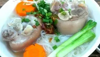 Hủ tiếu giò - 38.000 ₫ tại Hủ Tiếu Gõ Sài Gòn Quận 4 - Chung Cư Nguyễn Tất Thành