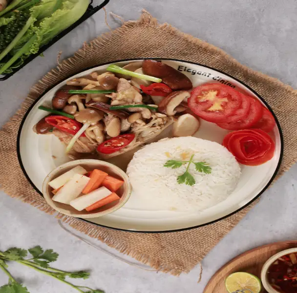 Hình ảnh Cơm gà xào nấm