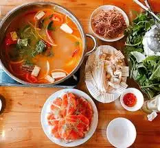 Hình ảnh Lẩu cá hồi chua cay