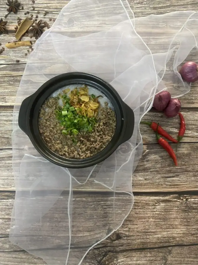 Cháo thịt bằm - 33.000 ₫ tại Cháo Sườn Kim Thành - Võ Văn Tần