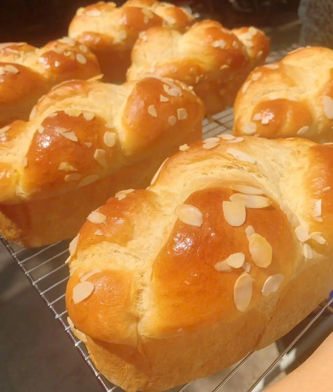 Hình ảnh Bánh mì hoa cúc nguyên cám