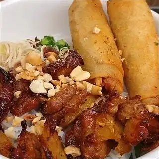 Bún xào chả giò thịt nướng - 40.000 ₫ tại Bún Xào Chả Giò Thịt Nướng - Trần Văn Quang