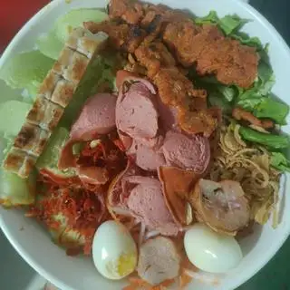 Hình ảnh BÚN TRỘN ĐẦY ĐỦ + 2 xúc xích chiên