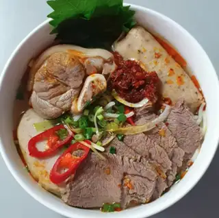 Bún bò nạm giò chả - 55.000 ₫ tại Bún Bò 502 - Huỳnh Tấn Phát