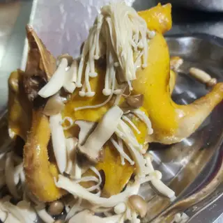 Hình ảnh 1 Gà Ta Hấp Nấm Thơm Ngon