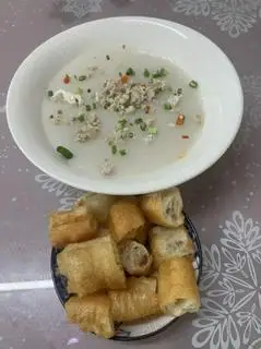 Cháo thịt bằm - quẩy - 37.000 ₫ tại Cháo Suờn Cô Giang - Đinh Tiên Hoàng