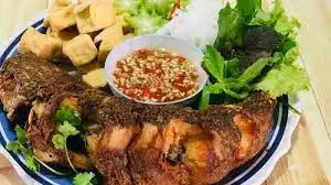 Cá lóc chiên giòn cuốn rau - 199.000 ₫ tại Cá Lóc Nướng Thy Thy - Vĩnh Khánh