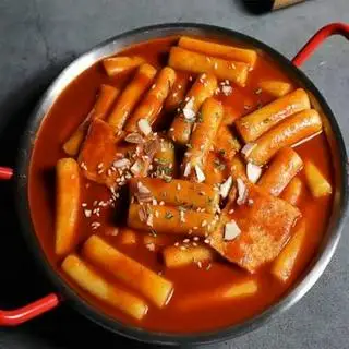Hình ảnh Bánh gạo tokkboki sốt cay