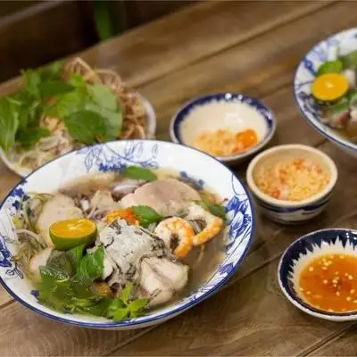 Bún nước lèo đầu cá ( Vừa )  - 80.000 ₫ tại Bún Nước Lèo 5 Tú - Tôn Đản