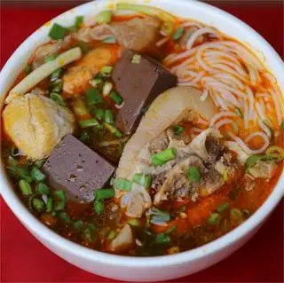 Hình ảnh Bún bò Huế đặc biệt không móng