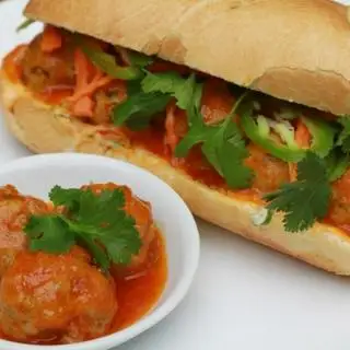 Hình ảnh Bánh mì xíu mại