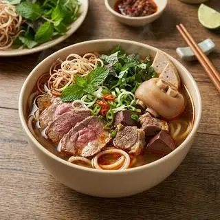 Bún bò Huế truyền thống - 45.000 ₫ tại Bún Bò Cô Trâm - Nghĩa Phát
